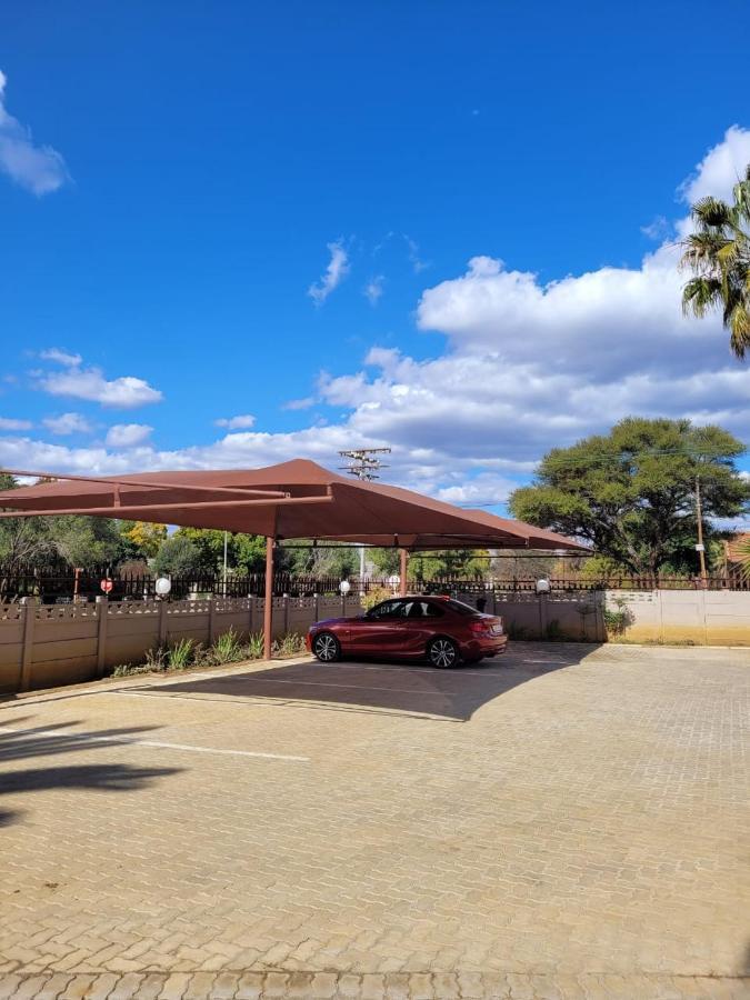 Palm Guesthouse Zeerust Dış mekan fotoğraf