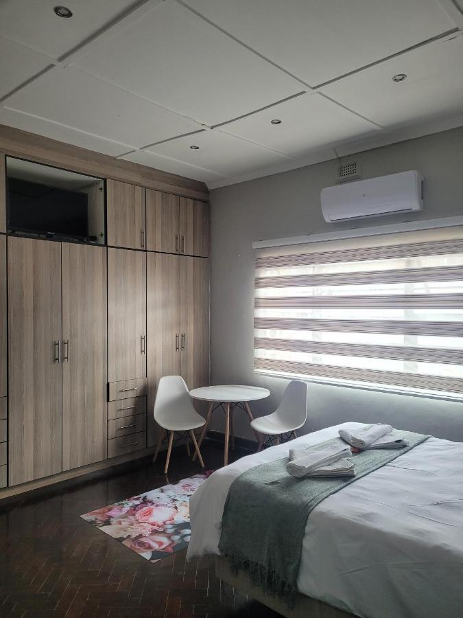 Palm Guesthouse Zeerust Dış mekan fotoğraf