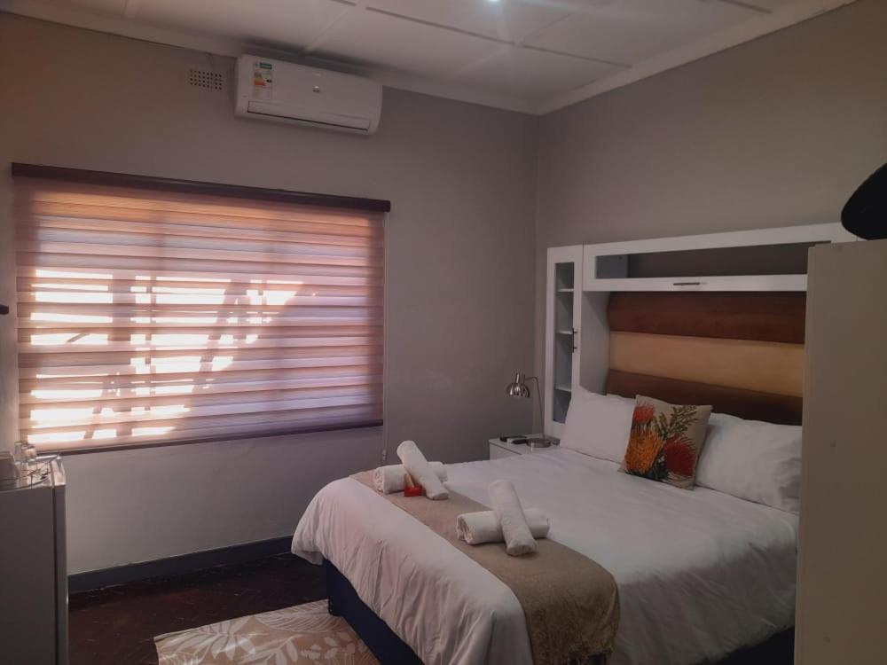 Palm Guesthouse Zeerust Dış mekan fotoğraf