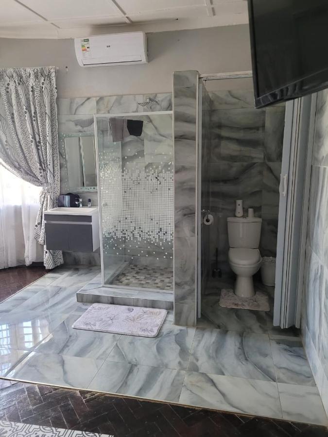 Palm Guesthouse Zeerust Dış mekan fotoğraf