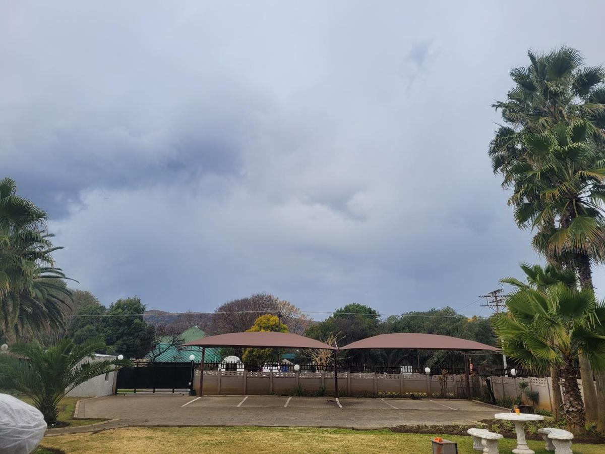 Palm Guesthouse Zeerust Dış mekan fotoğraf