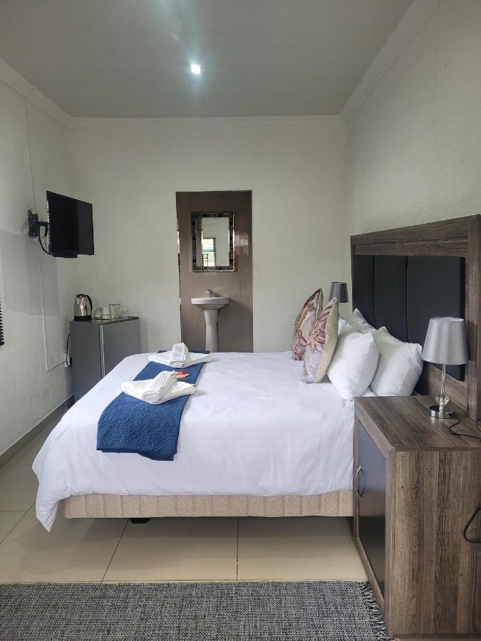 Palm Guesthouse Zeerust Dış mekan fotoğraf